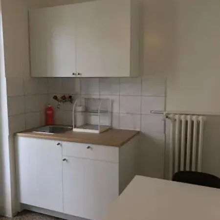 Chambre CHUV avec 1 salle de bain et 1 cuisine