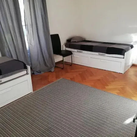 Chambre CHUV avec 1 salle de bain et 1 cuisine