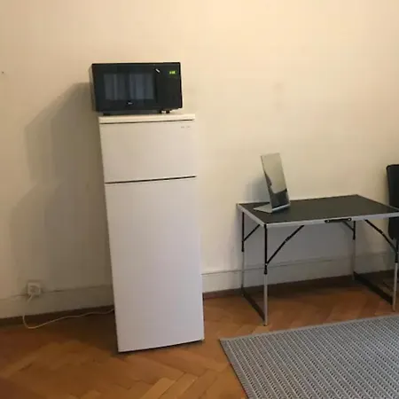 Chambre CHUV avec 1 salle de bain et 1 cuisine *