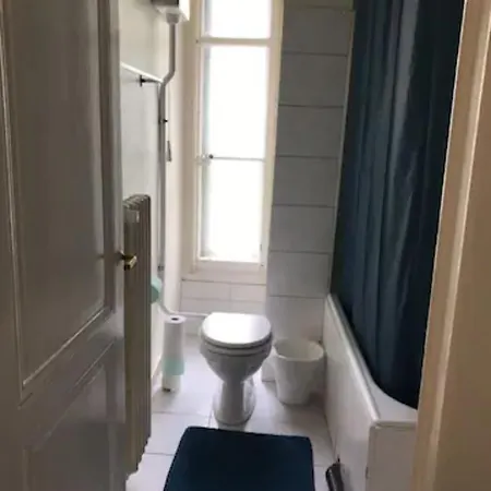 Chambre CHUV avec 1 salle de bain et 1 cuisine Maison d'hôtes *