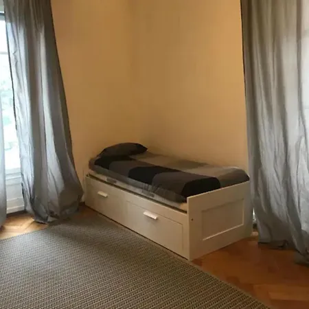 Chambre CHUV avec 1 salle de bain et 1 cuisine Maison d'hôtes Lausanne